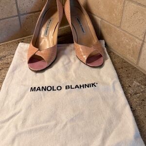 Manolo Blahnik crocodile heels size 7 European size 37.5